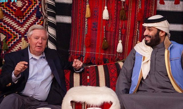 ولي العهد السعودي يلتقي بالسيناتور الأمريكي ليندسي غراهام في العلا