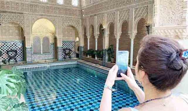 نسخة من الحمراء في غرناطة: شغف رجل من إشبيلية