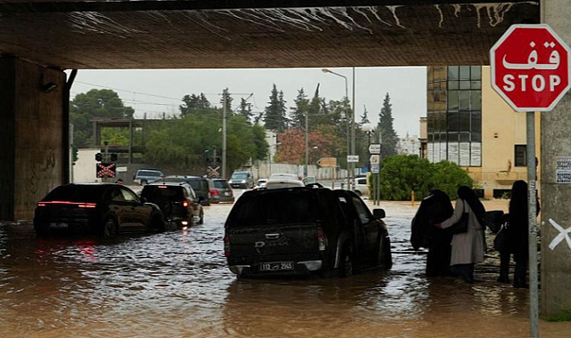 أمطار غزيرة تشلّ الحياة في تونس والجيش يشارك في عمليات الإنقاذ