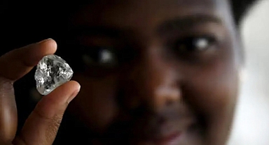 تقارب بوتسواني روسي تعاون في الألماس والعناصر النادرة